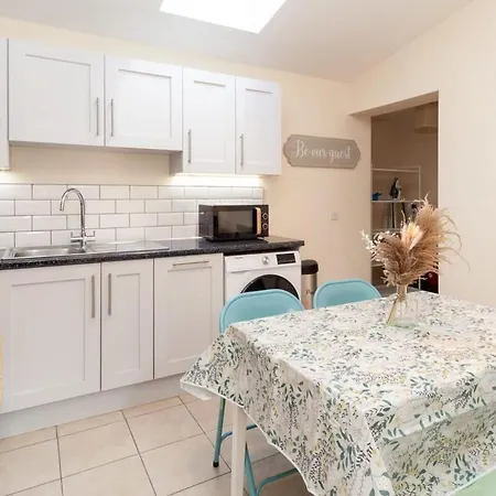 Modern 2 Bed Attic Apartment In Brixton Londra Esterno foto