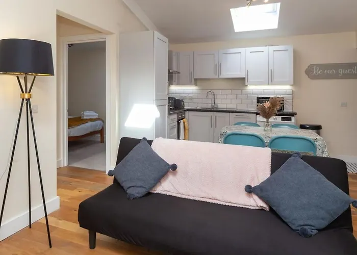 Modern 2 Bed Attic Apartment In Brixton