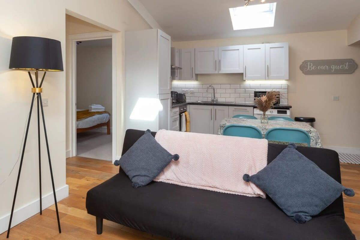 Appartamento Modern 2 Bed Attic In Brixton Londra