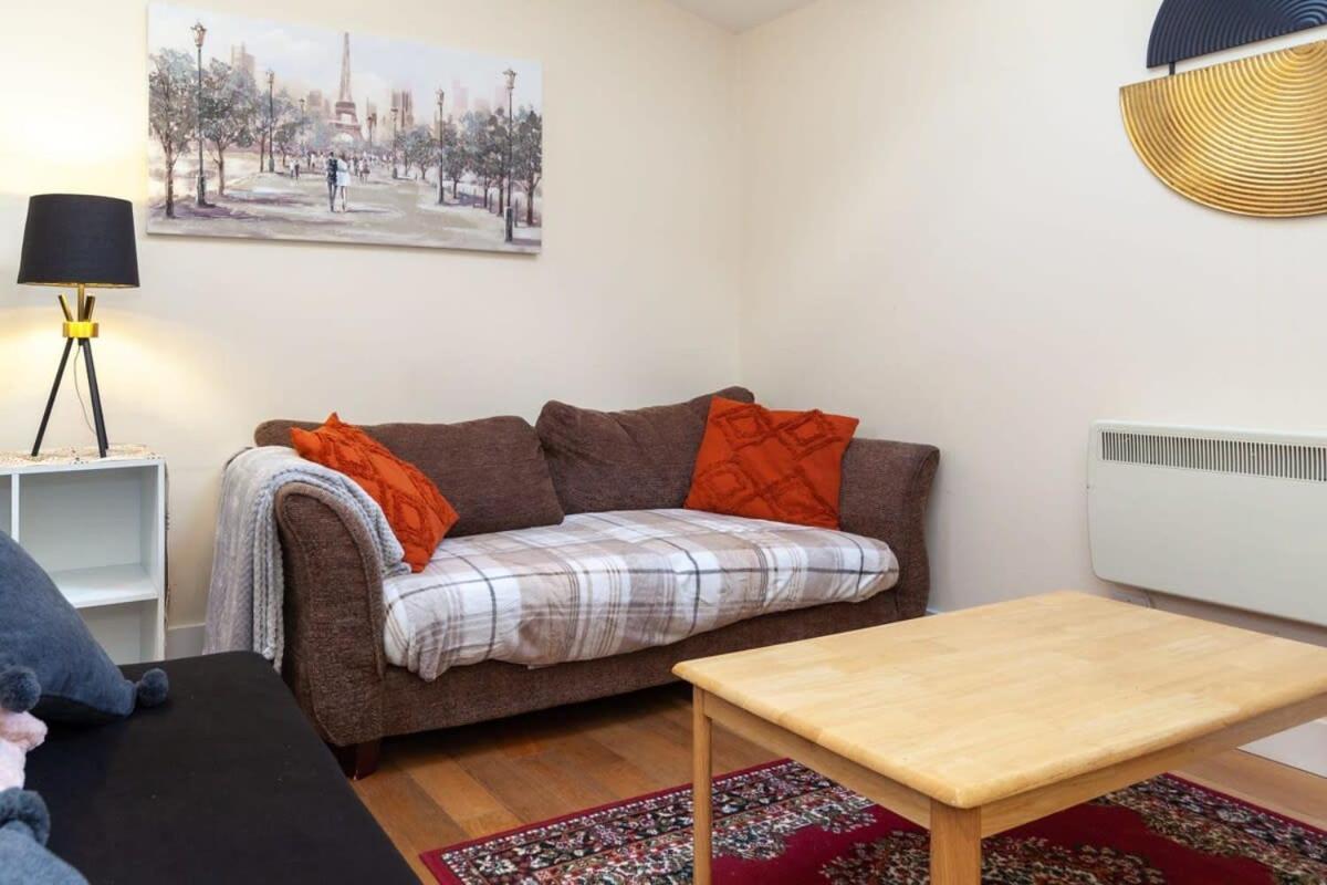 Modern 2 Bed Attic In Brixton Londra