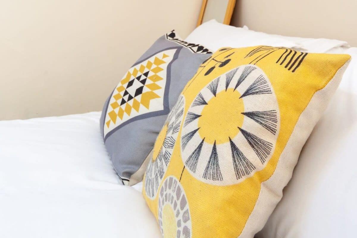 Modern 2 Bed Attic In Brixton Londra